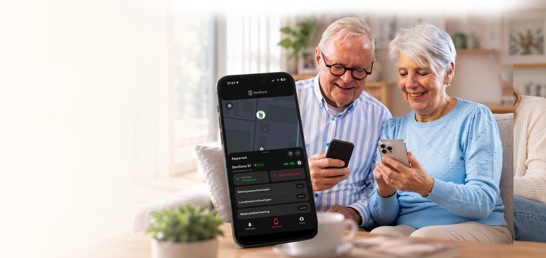 Senioren nutzen Telefone neben einer Vorschau der Senifone Companion App